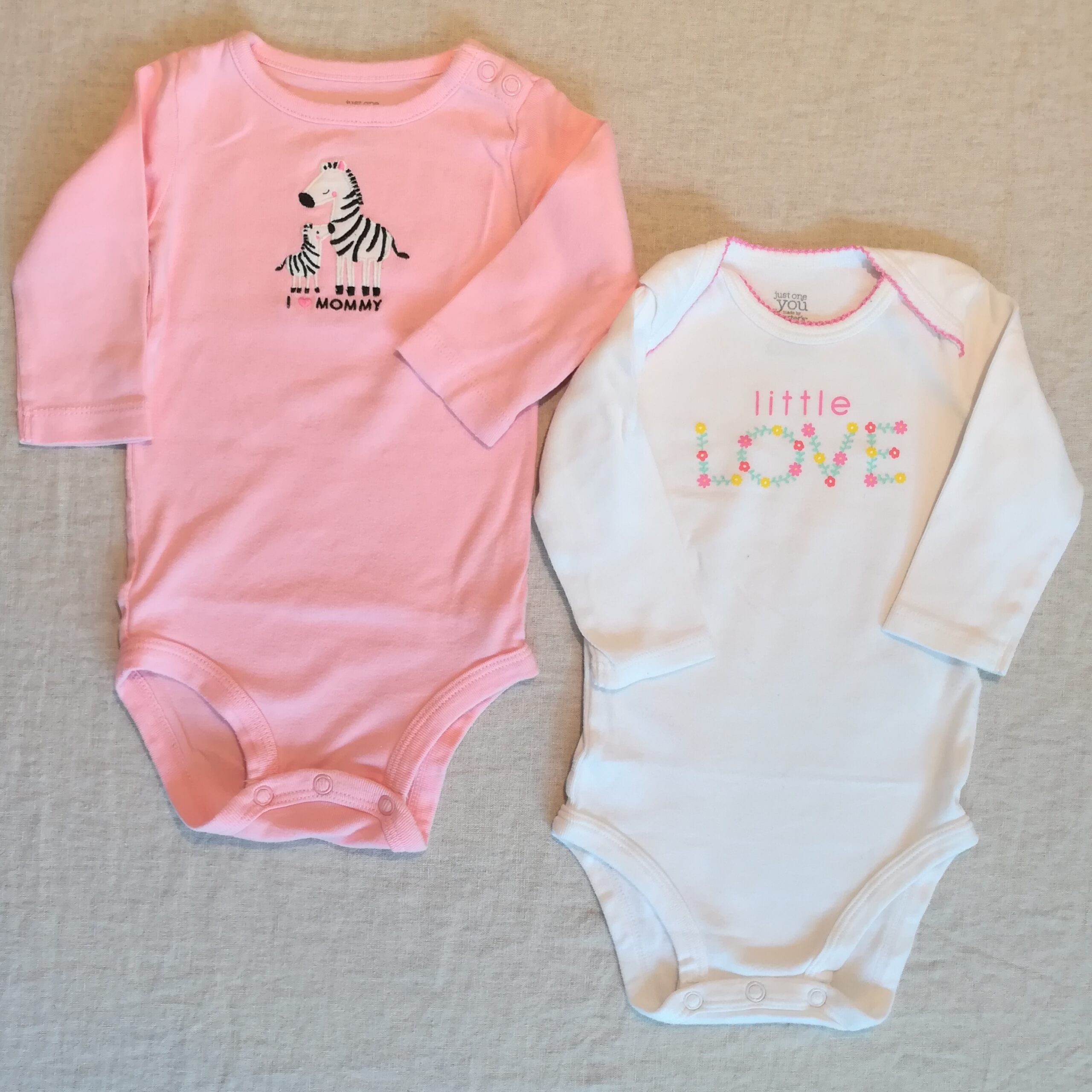 2 bodies - Carter's - 6M