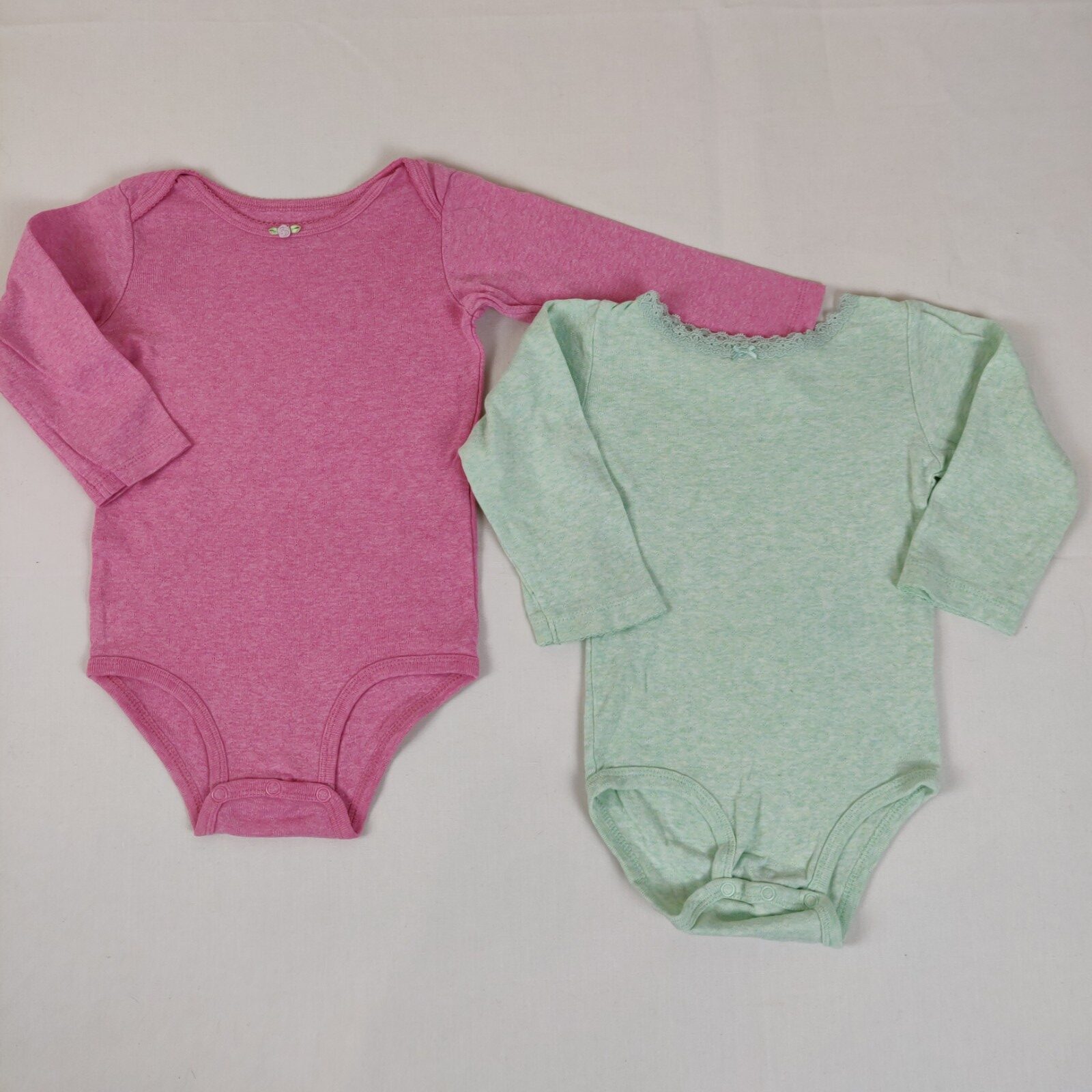 2 bodies - Carter's - 18M