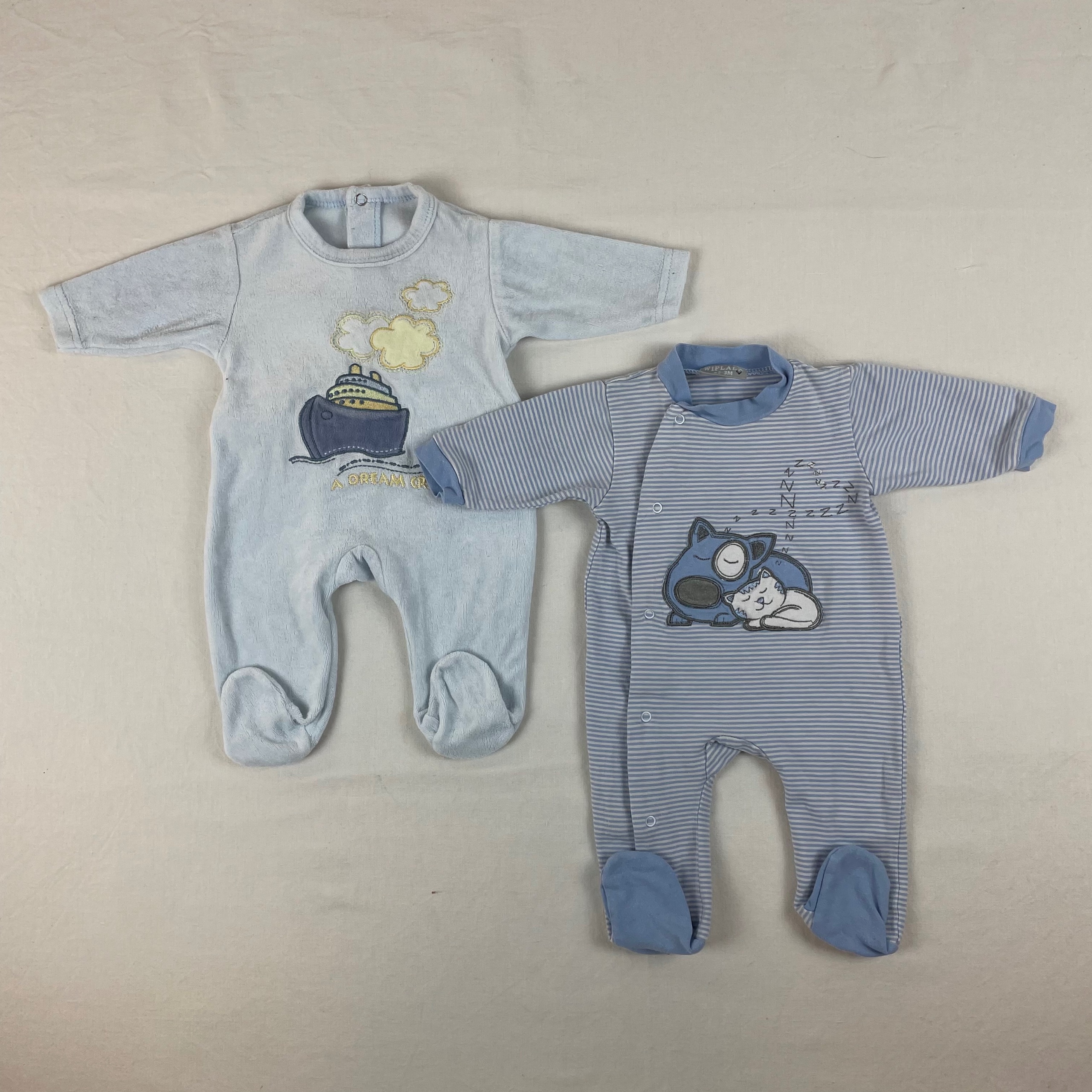 2 pyjamas 1 pièce - Sans marque - 1M